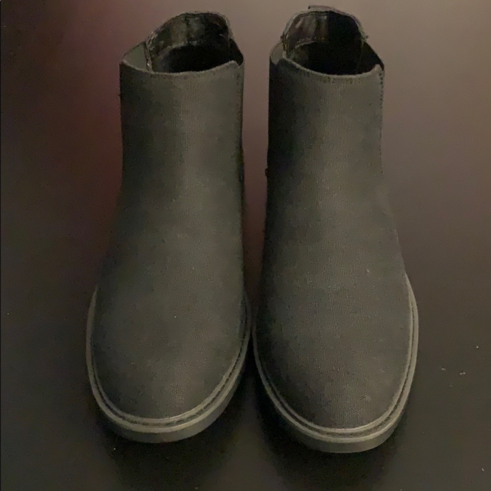 Perry Ellis boots